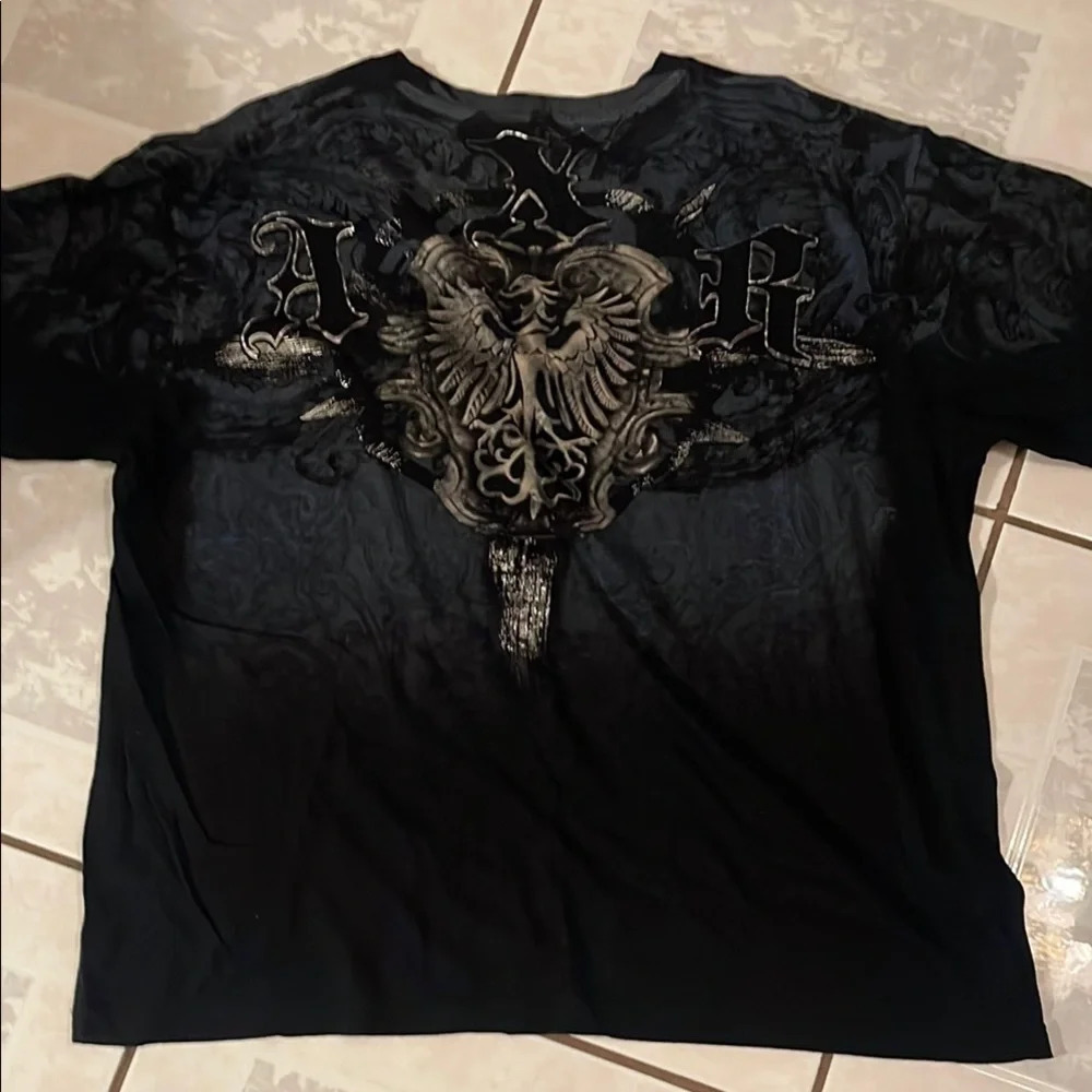 Ornate Black Short Sleeve Tee with Graphic Design - Picture 4 of 5